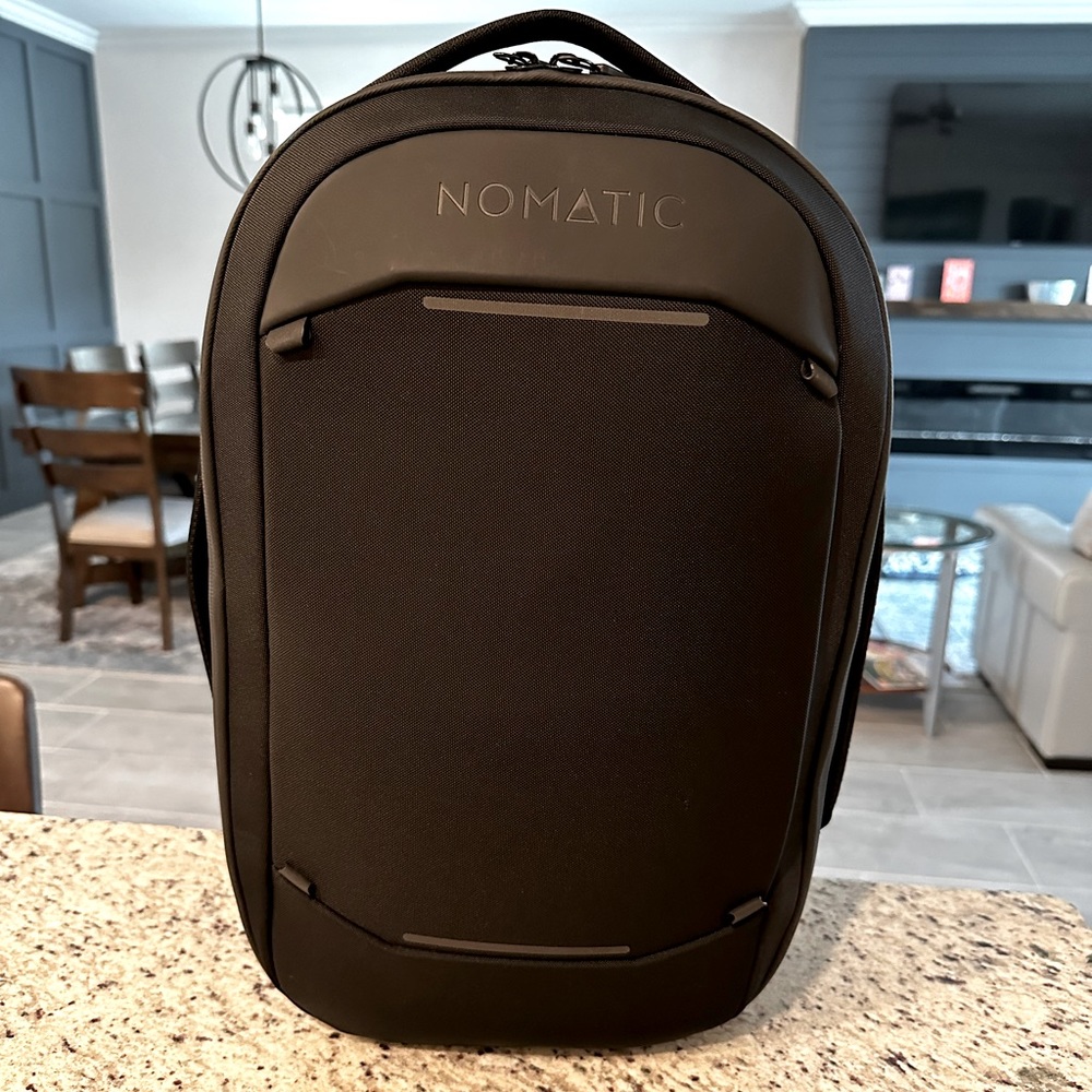 Barely used Nomatic Navigator 15L backpack